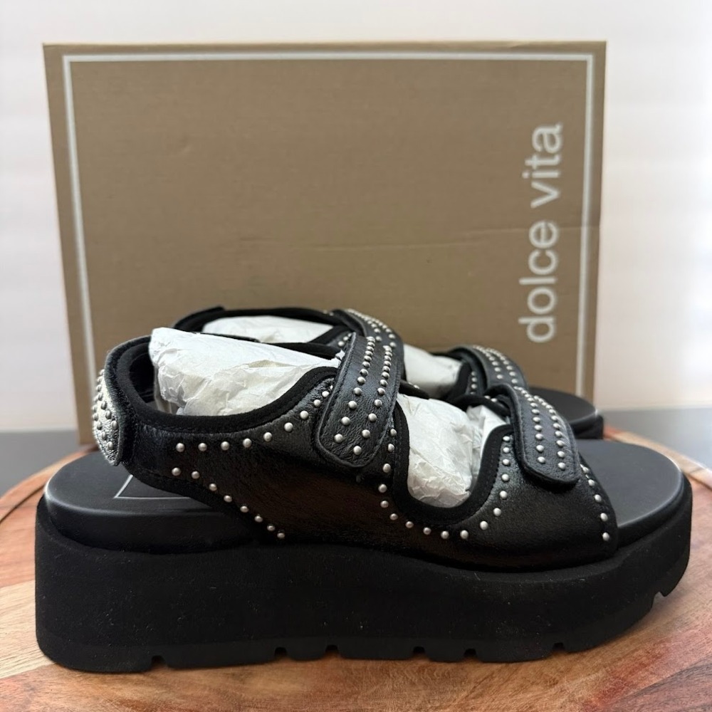 Dolce‎ Vita Dubai Stud Midnight Black Womens 7.5 Crinkle Patent Platform Sandals